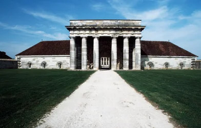 Ingresso principale delle Saline Reali (Saline Royale), Arc-et-Senans, Franche-Comté, Francia