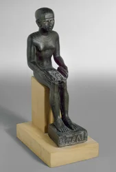 Statuetta del dio Imhotep, gli occhi intarsiati con rame e oro (bronzo)