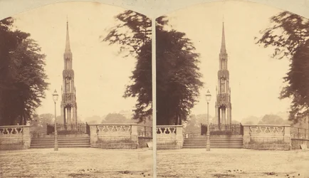 Gruppo di 8 prime vedute stereografiche di monumenti, memoriali e tombe britanniche, 1850-1910