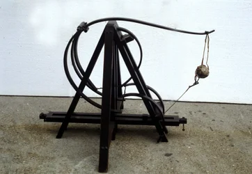 Una catapulta. Modello dal disegno di Leonardo da Vinci. Museo della Scienza e della Tecnologia, Milano.