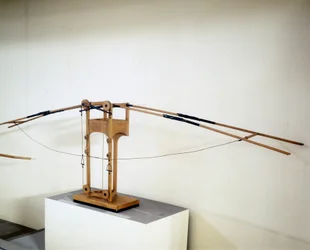 Macchina per volare con ali, modello secondo il disegno di Leonardo da Vinci. Museo della Scienza e della Tecnologia, Milano