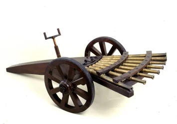Cannone a più canne. Modello da un disegno di Leonardo da Vinci. Museo della Scienza e della Tecnologia, Milano.