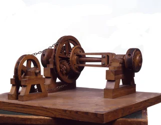 Modello in legno di ingranaggi e ruote basato sul disegno di Leonardo da Vinci. Museo della Scienza e della Tecnologia, Milano
