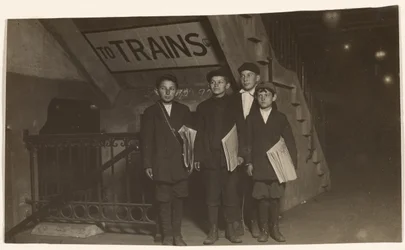 [Quattro newsies all