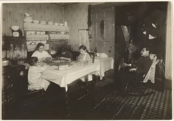 Lavoratori a domicilio - Cracking Nuts, New York City