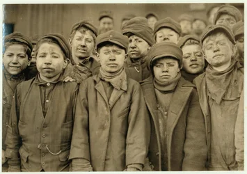 Ragazzi del breaker (che selezionano il carbone a mano) alla Hughestown Borough Coal Co. Pittston, Pennsylvania, 1911