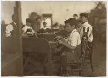 Apprendista bambino alla fabbrica di sigari De Pedro Casellas, Tampa, Florida, 1909