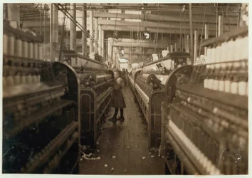 Bambina filatrice nei Mollahan Cotton Mills, Newberry, South Carolina, 1908
