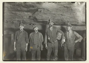 Nel profondo di una miniera di carbone della West Virginia, i minatori tornano a casa