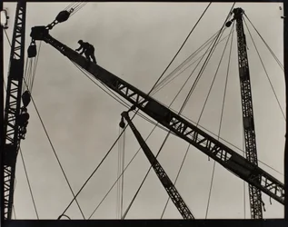 Operaio di un derrick sull