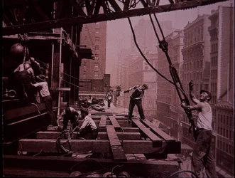 Empire State Building in costruzione, mostrando una squadra di sollevamento al lavoro