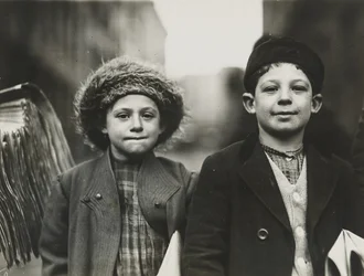 Newsies, Newark, New Jersey, dicembre 1909 (stampa al gelatino-argento)
