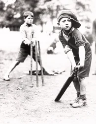 Ragazzi che giocano a cricket