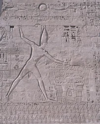 Incisioni sul muro di un tempio, Medinet Habu, Luxor, Egitto