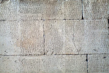 Codice di Gortyna, iscrizione su lastre di pietra in dialetto dorico, Gortyna, Creta, Grecia, civiltà greca, V secolo a.C. (foto)