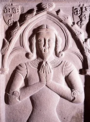 Lapide con decorazioni in rilievo, Torre di Coetquen, Dinan, Bretagna. Dettaglio. Francia