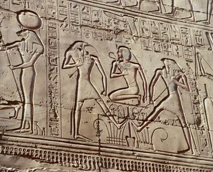Rilievi murali interni che raffigurano offerte alle divinità, dettaglio che mostra il giovane Ramses II con le divinità Thoth e Horus