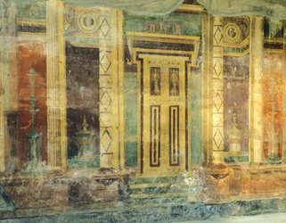 Oplonti, area archeologica di Torre Annunziata, Villa di Poppea, Grande Sala, Affresco con colonne in Secondo Stile Pompeiano