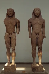 Cleobi e Bitone, ca 610-590 a.C., statue in marmo pario, di Polimede di Argo, dedicate a Delfi dalla città di Argo, Grecia, civiltà greca, VII-VI secolo a.C.