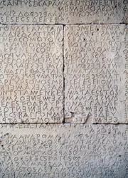 Codice di legge di Gortina, iscrizioni doriche su lastre di pietra, Gortina, Creta, Grecia, civiltà greca, V secolo a.C. (dettaglio)
