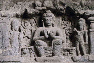 Rilievo raffigurante Buddha, grotte di Karla, Maharashtra, India, II secolo