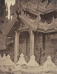 Amerapoora: Porta di Pyathat a Est di Maha-too-lo-Bounghian Kyoung