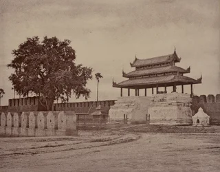 Amerapoora: Porta Ooh-nein della città