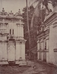Amerapoora: Vista tra le pagode vicino alla statua