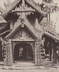 Pugahm Myo: Porta scolpita nel cortile della Pagoda Shwe Zeegong, 20-24 agosto o 23 ottobre