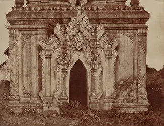 Tsagain Myo: Ingresso di una piccola pagoda