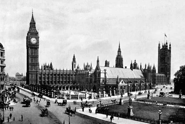 Le case del Parlamento e la Westminster Hall viste da Parliament Square, Londra, c1905