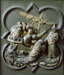 Porta Nord (chiamata Porta della Croce, a Nord), dettaglio esterno: Cristo cammina sull