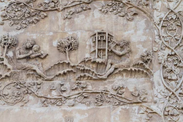 Naamah insegna a leggere a un bambino e Tubal-Cain colpisce le campane con un martello; Enos figlio di Seth disegna con il compasso