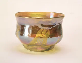 Ciotola Favrile, per la Glass Decorating Company, New York, c.1894 (vetro giallo con iridescenza)