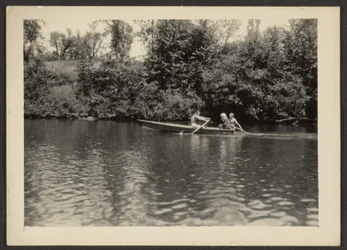 [Gara di barche sul fiume Rogue]