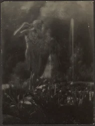 [Ballerina in giardino]