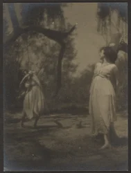 [Ballerine in giardino]