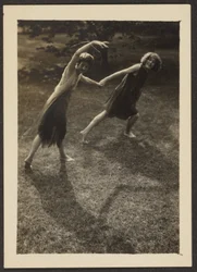 [Ballerine in giardino]