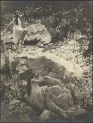 [Ballerini sulle rocce]