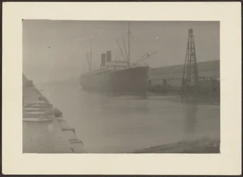 [Nave attraccata]
