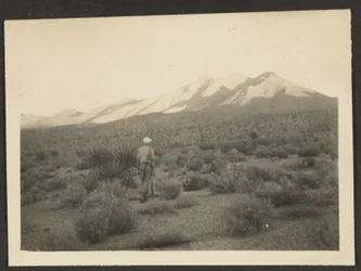 [Figura in paesaggio]