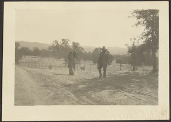 [Figure nel paesaggio rurale]
