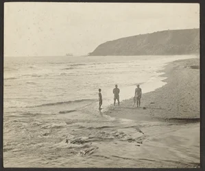[Figure sulla spiaggia]