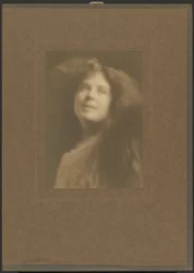Ragazza con i capelli sciolti