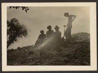 [Gruppo sulla collina]