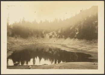 [Paesaggio con lago]