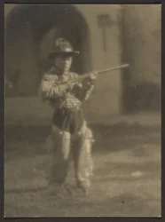 [Bambino in tenuta da cowboy]