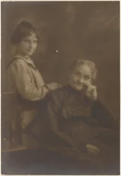 [Ritratto di una donna anziana e di una ragazzina]