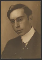 Ritratto di giovane uomo con pince-nez