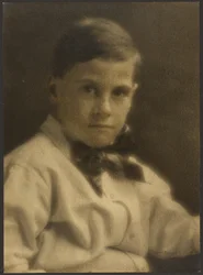 [Ritratto di ragazzo con papillon]
